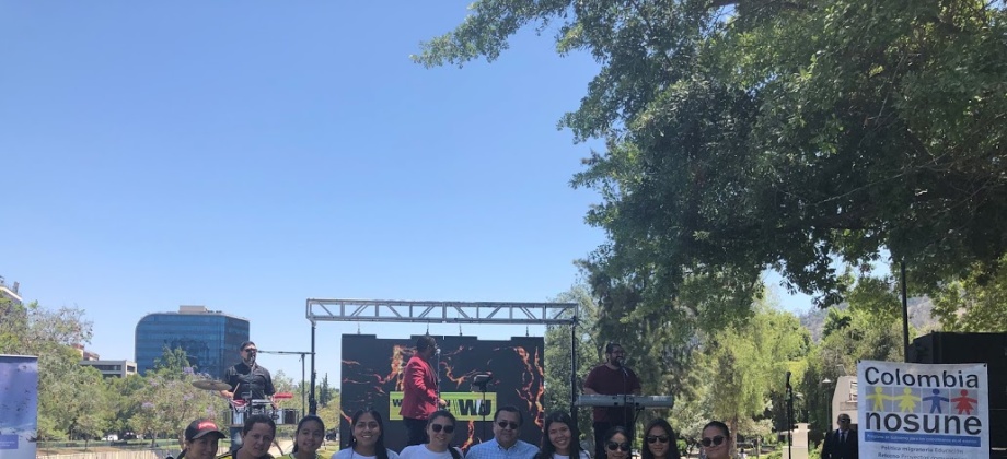 Masiva participación de colombianos el Día de las Velitas en Santiago de Chile